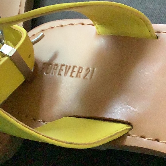 🍋🍋Ladies Forever 21 Flats🍋🍋 - Picture 4 of 4